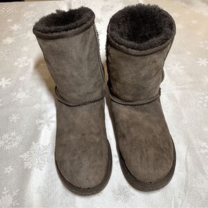 Uggs Ugg Boots Classic Short 5258 Brown Wear on Tow Material Not On Leather Sz 8
